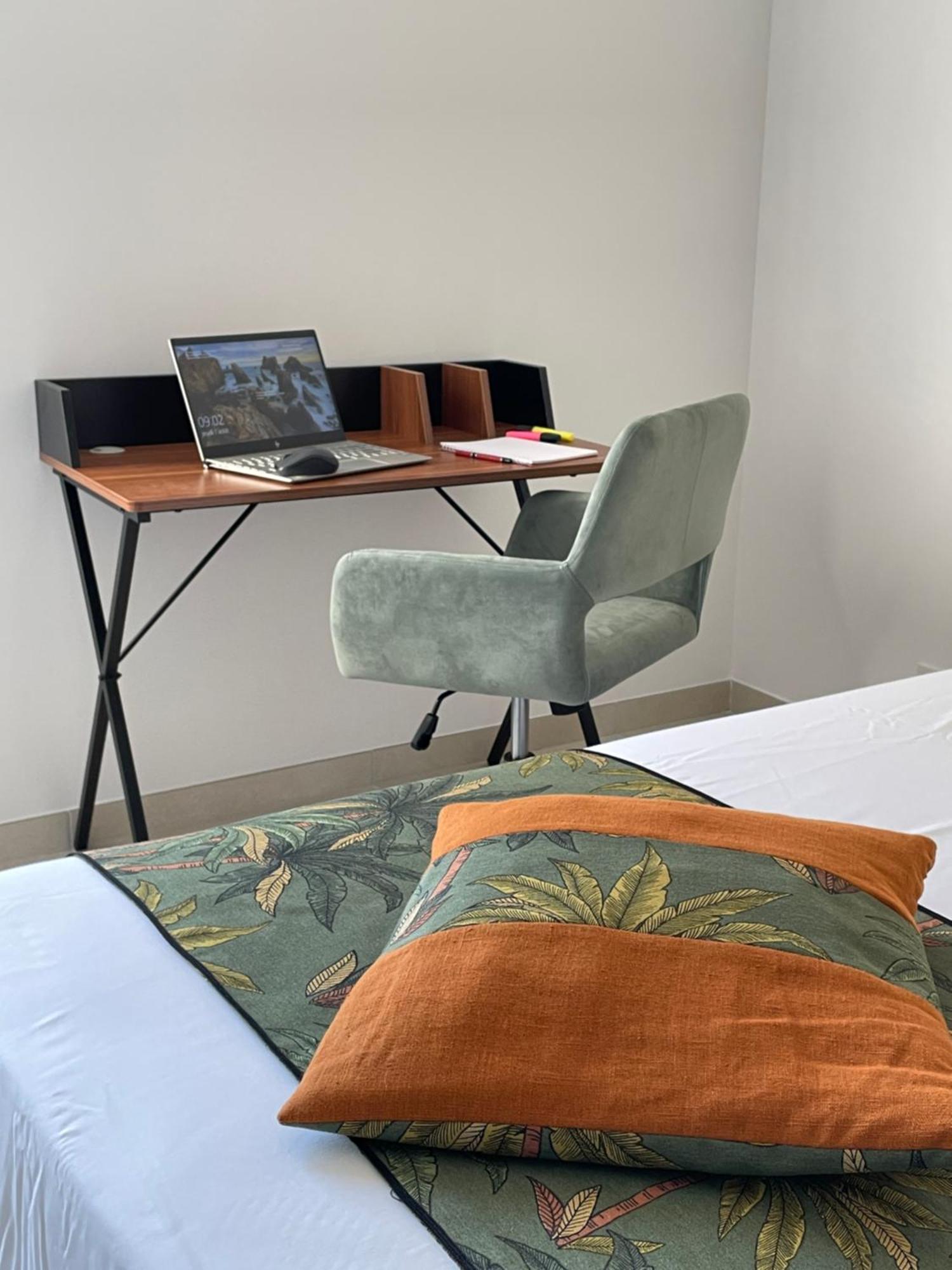 Val Des Bruyeres - Gite 15Mn Pezenas Avec Terrasse Et Cour Close - Parking Privatif Securise - Wifi Ftth Gratuit Neffies Exterior foto